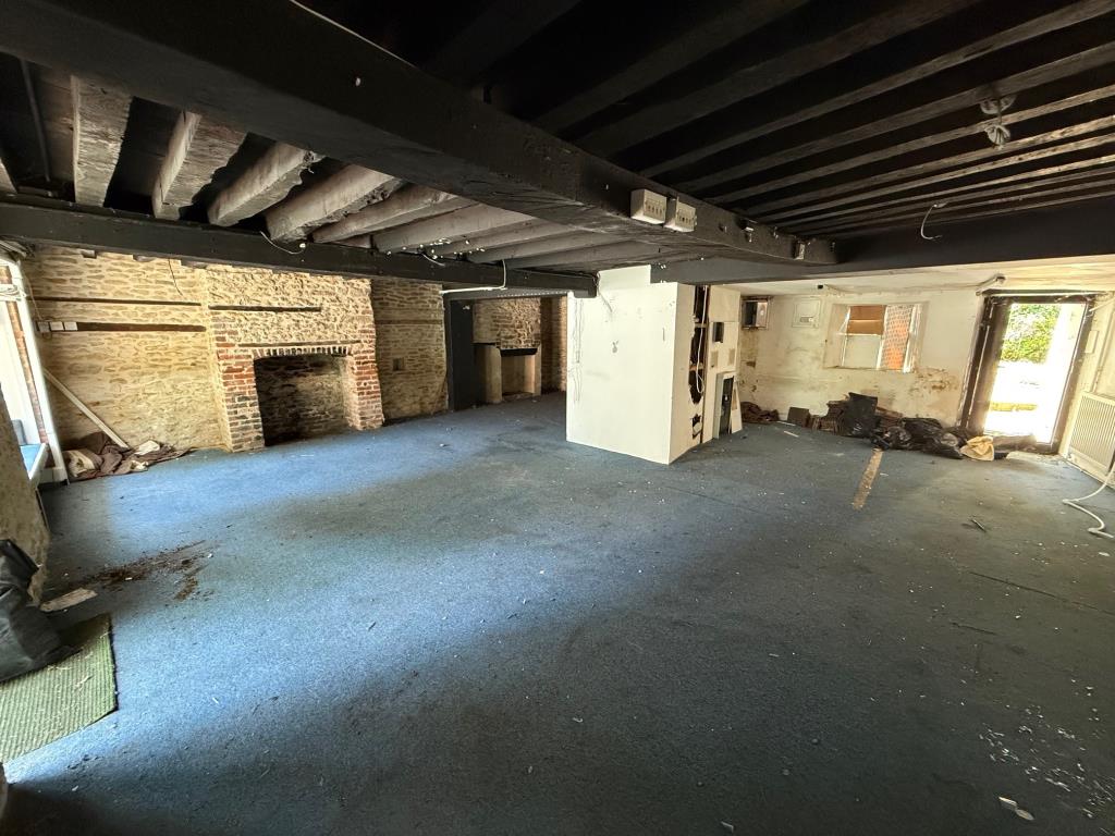 Lot: 82 - TOWN CENTRE PROPERTY WITH CONSENT FOR THREE DWELLINGS - Room with exposed brick and wooden ceiling beams